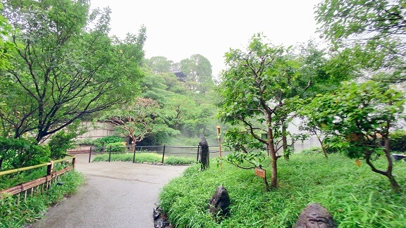 椿山荘の庭園の写真