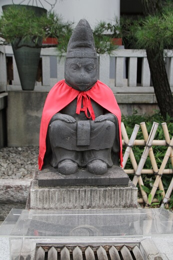 日枝神社のオスざるの写真