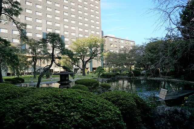 グランドプリンスホテル新高輪の日本庭園の池の写真
