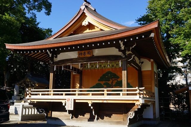 品川神社の神楽殿の写真