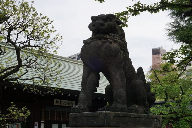 根津神社の狛犬阿形の写真