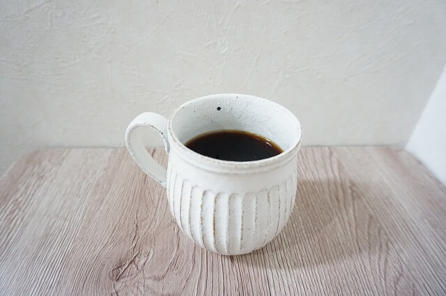 コーヒーを入れたマグカップ