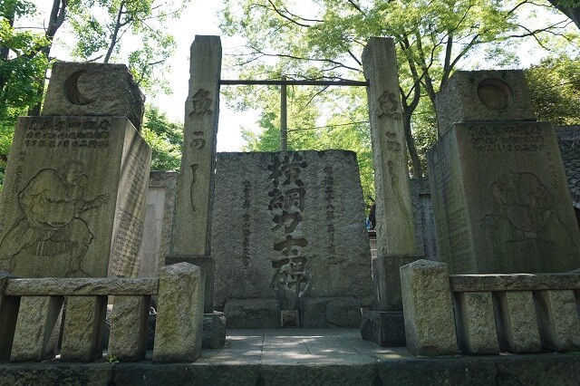 富岡八幡宮の力士碑