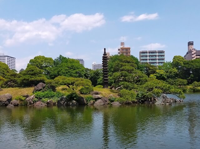清澄庭園の松島の多層塔