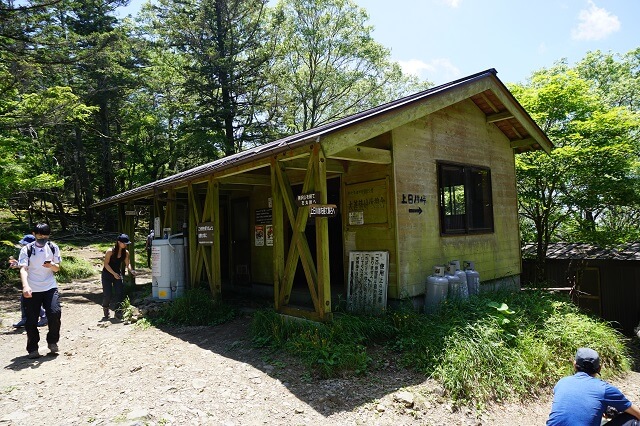 介山荘横のトイレ