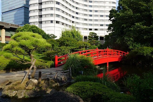 日本庭園の太鼓橋