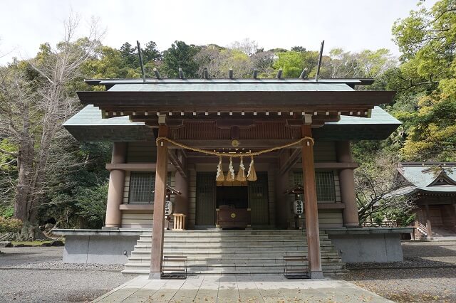 安房神社の拝殿